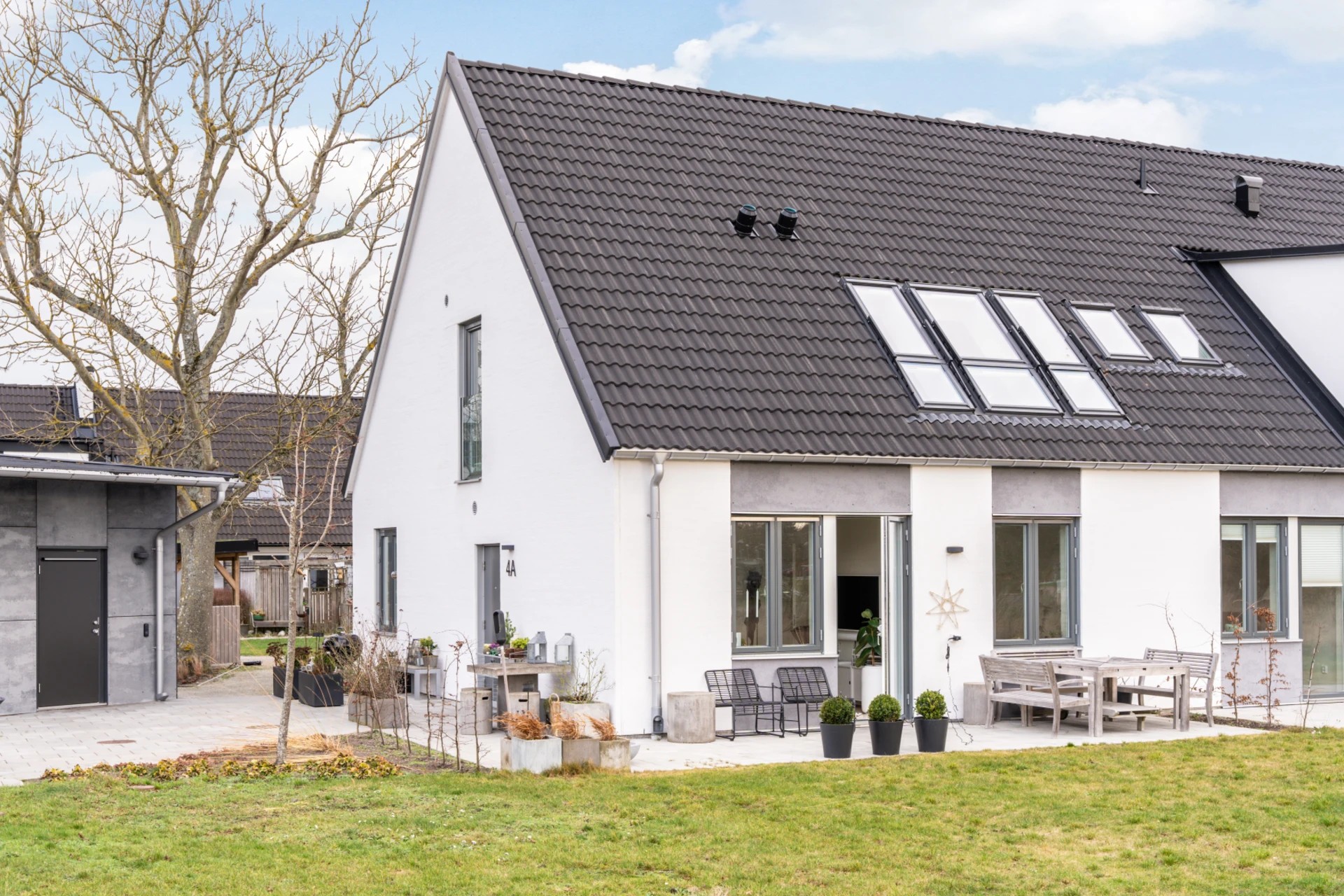 Siegburgska vägen 4A , 4B                           